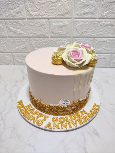 Round Golden Jubilee Anniversary Fondant Cake
