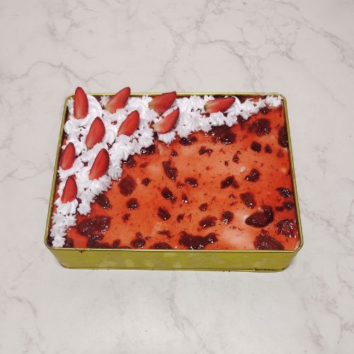 Strawberry Dream Cake 750g
